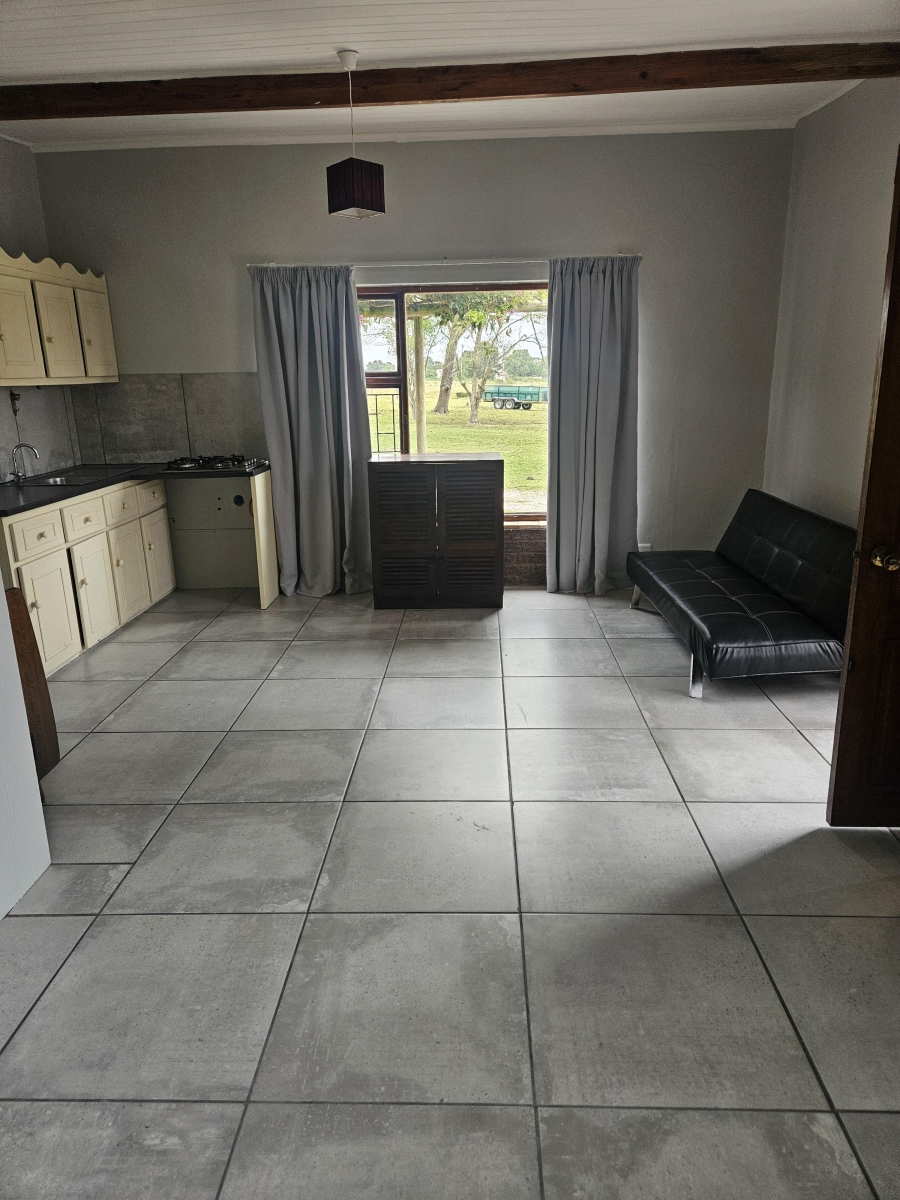 To Let 1 Bedroom Property for Rent in Theescombe Eastern Cape